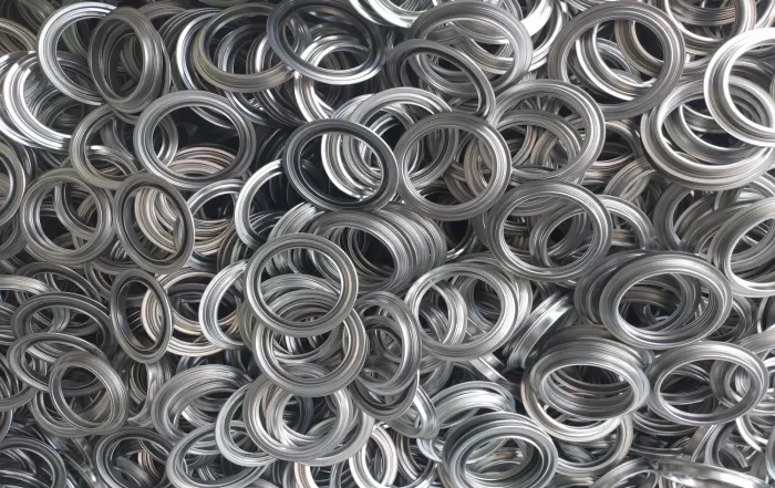 Adhesive Distribution on Can Lid